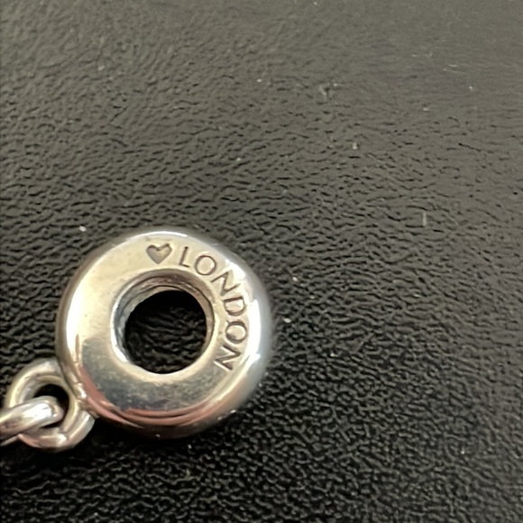 Pandora London Big Ben masks London travel charm - Picture 7 of 8